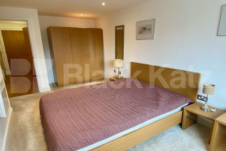 Modern, bright and airy one bedroom apartment. Long Lane, London Bridge/ Borough